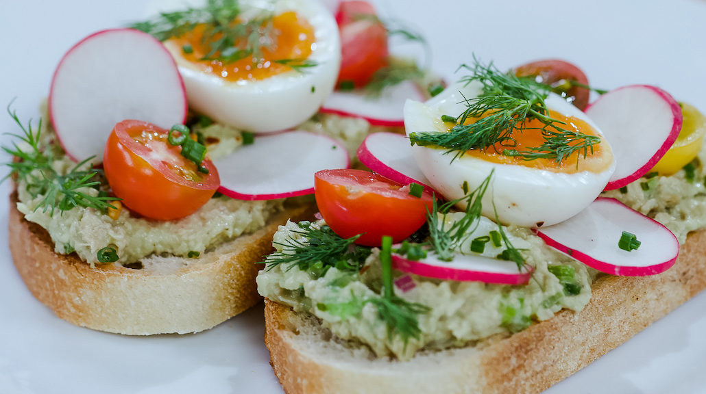 TUNA AVOCADO TARTINE - Bumble Bee Seafood