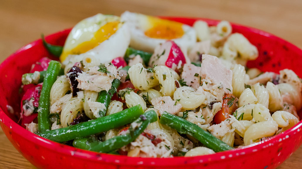 NIÇOISE PASTA SALAD WITH DILL-DIJON DRESSING - Bumble Bee Seafood