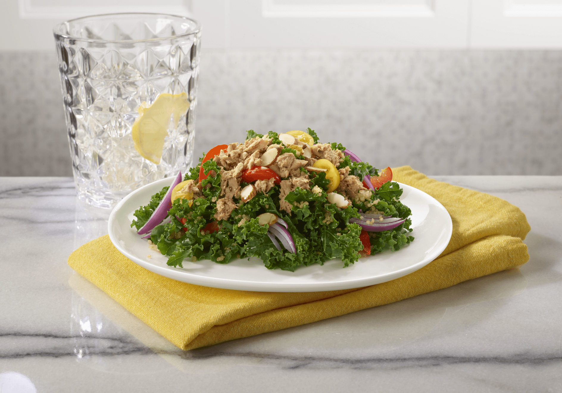 CRACKED PEPPER & SEA SALT TUNA KALE SALAD - Bumble Bee Seafood